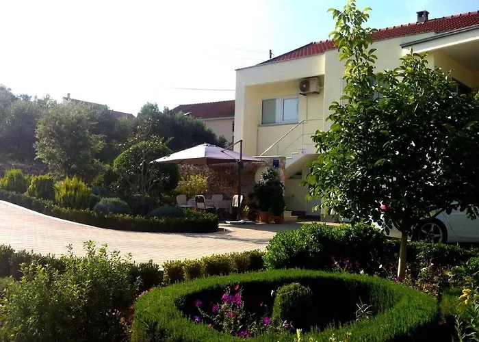 Flowers House On The Island Dugi Otok Žman